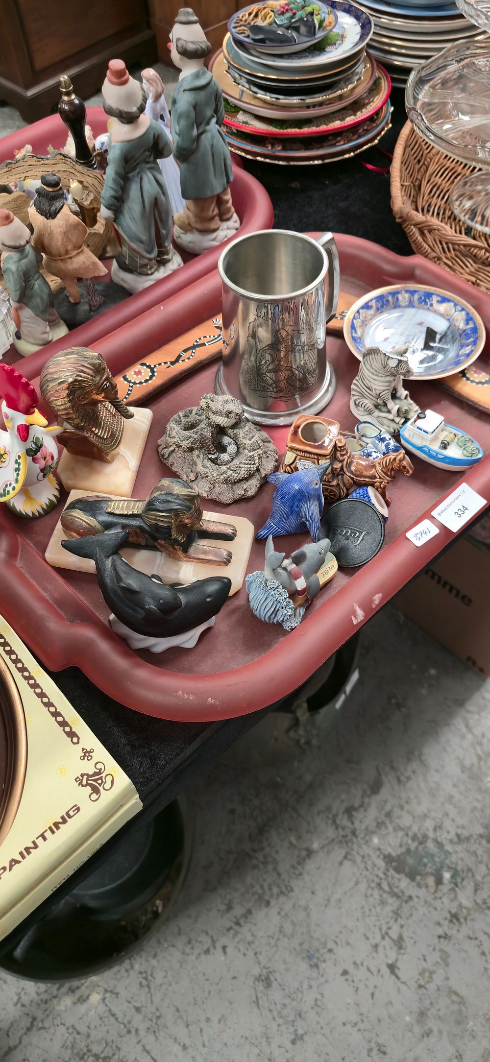 Lot 334: Tray containing various small animal pottery items with...