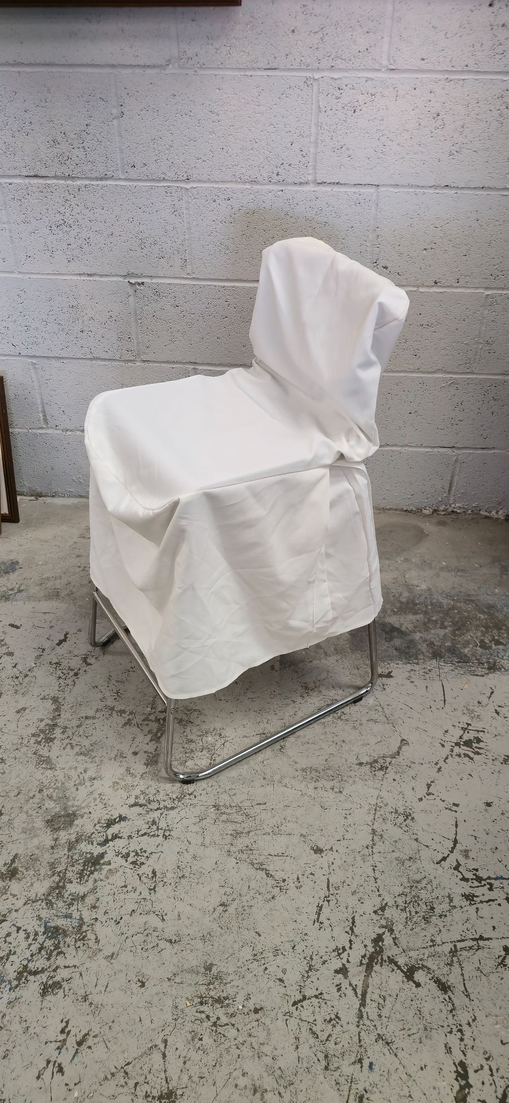 Lot 324: Box containing 25 Ivory seat covers