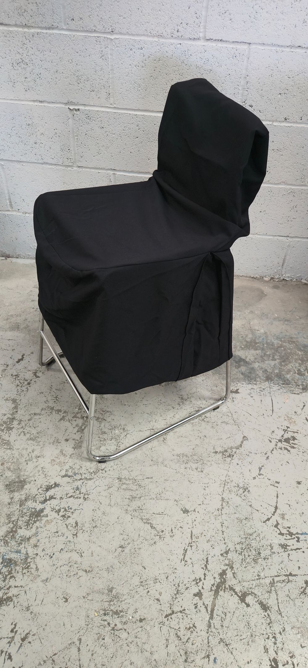 Lot 322: Box containing 25 black seat covers