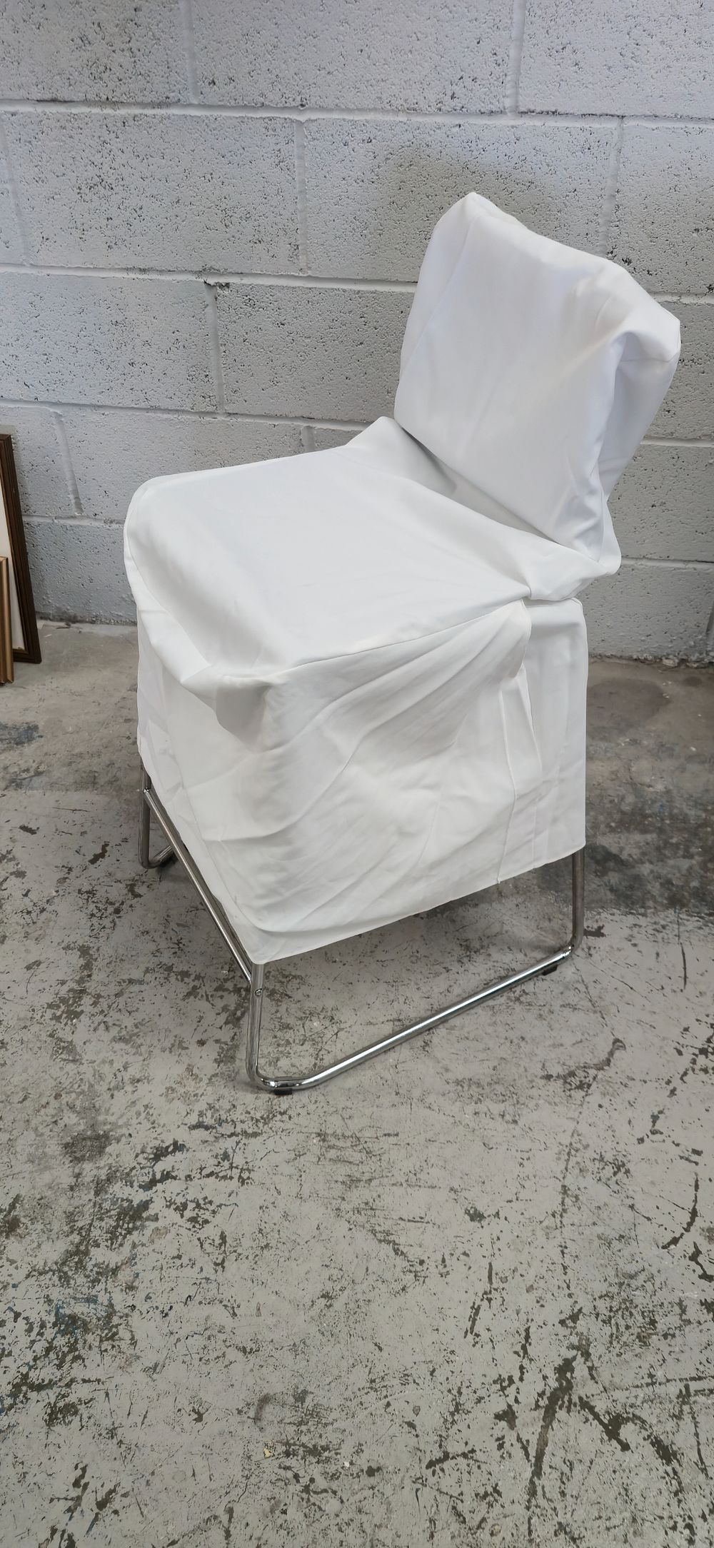 Lot 320: Box containing 25 ivory seat covers