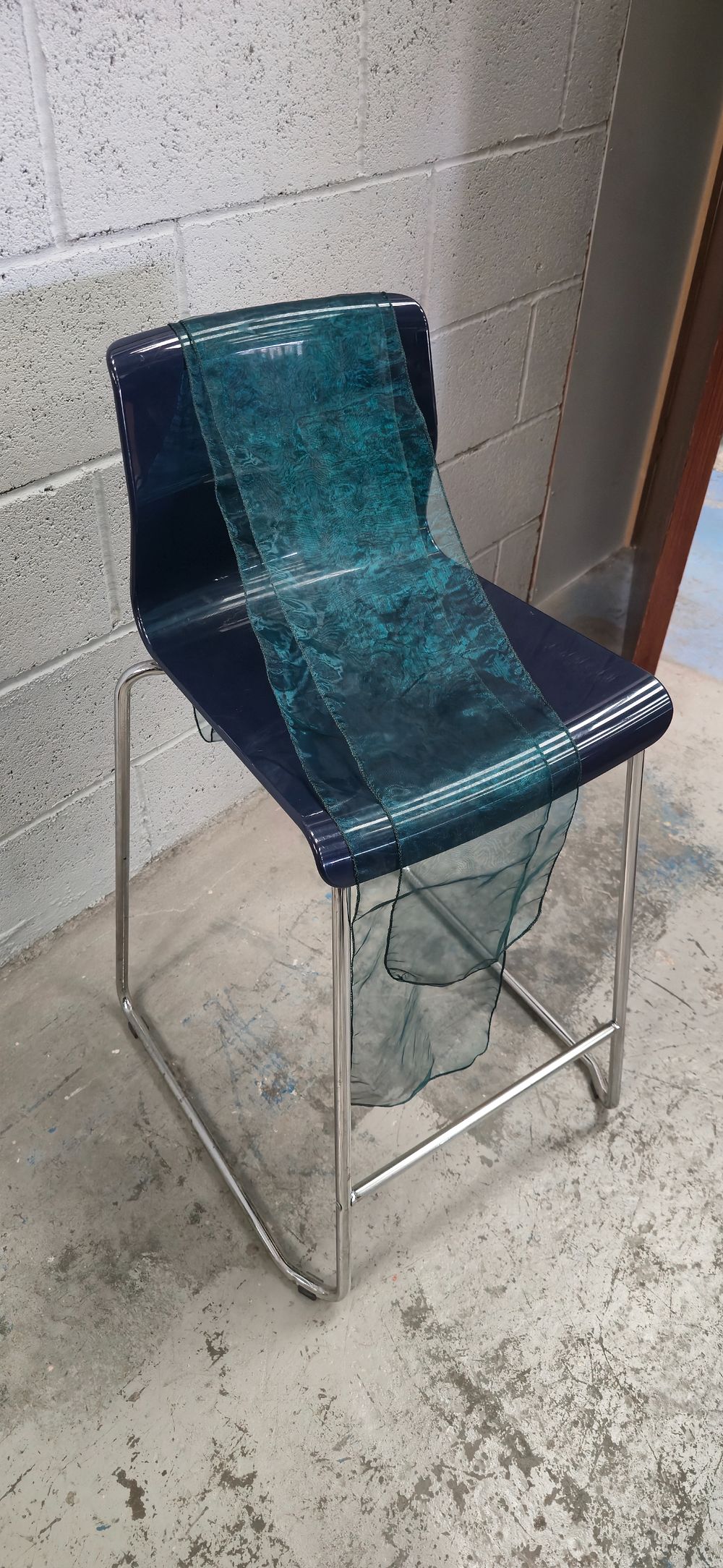Lot 311: Box containing 25 green organza chair, tiebacks