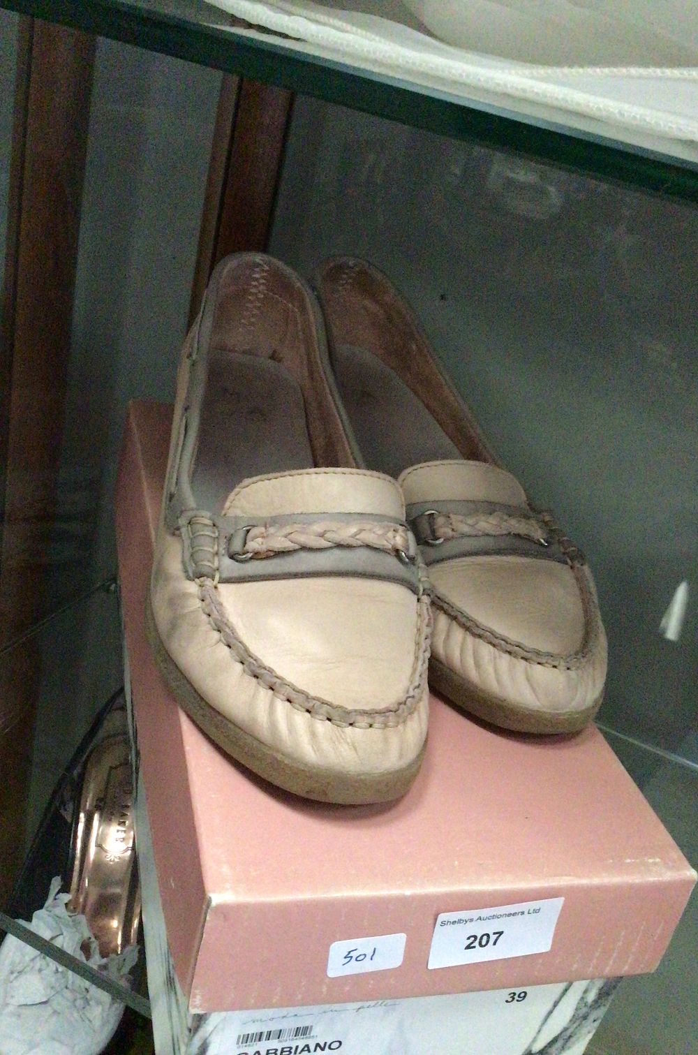 Lot 207: Moda Gabbiano Cream Leather Loafers Flats