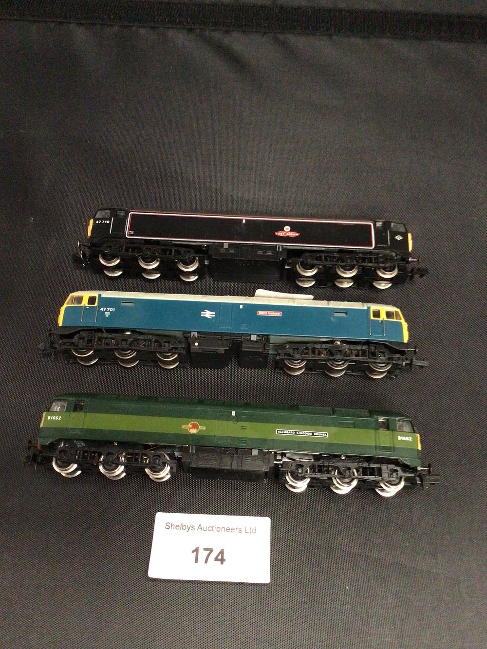 Lot 174: 3 graham farish N gauge class 47 xxx diesel engins