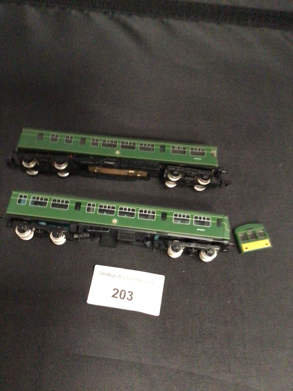 Lot 203: 1 Graham Farish N gauge 2 car DMU in BR green