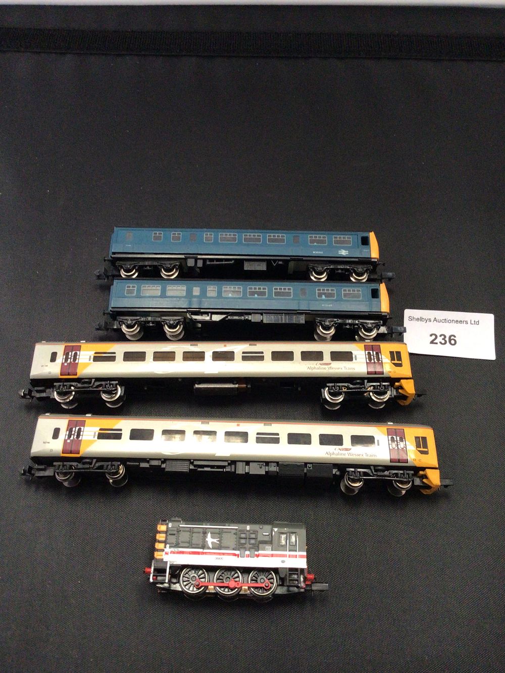 Lot 236: 3 Graham Farish N gauge diesels blue dmu dummy ends no motors 08 shunter class 158 wessex trains