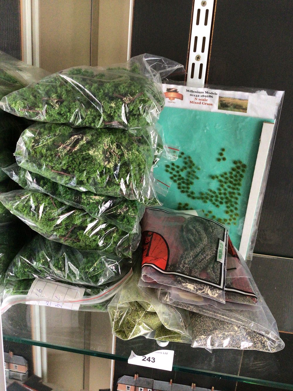 Lot 243: Quantity of N gauge trees and sceneic materials