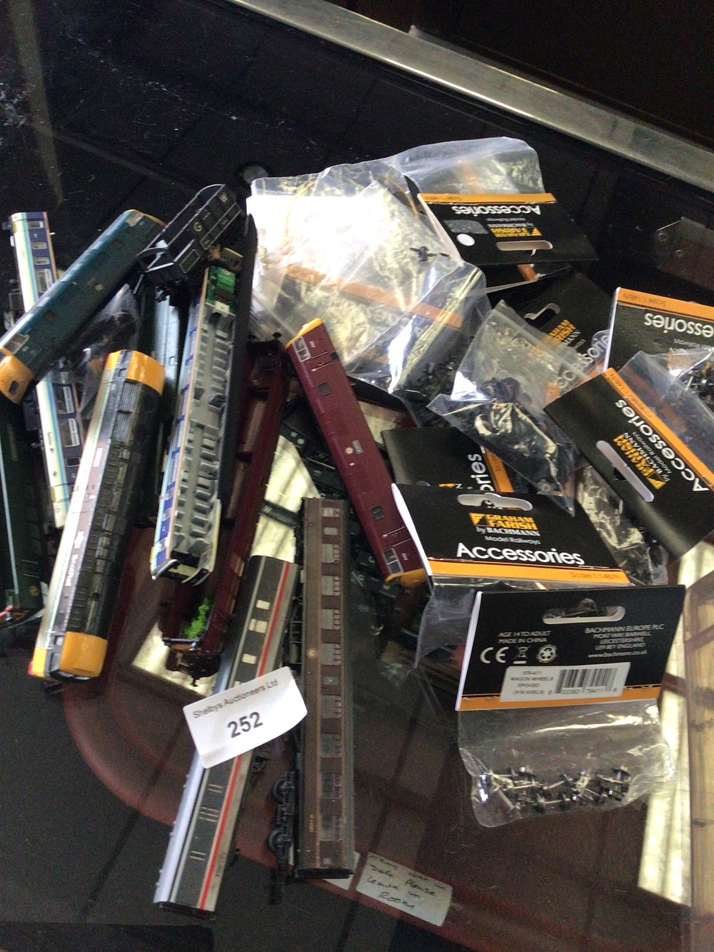Lot 252: Quantity of Graham Farish N gauge spares