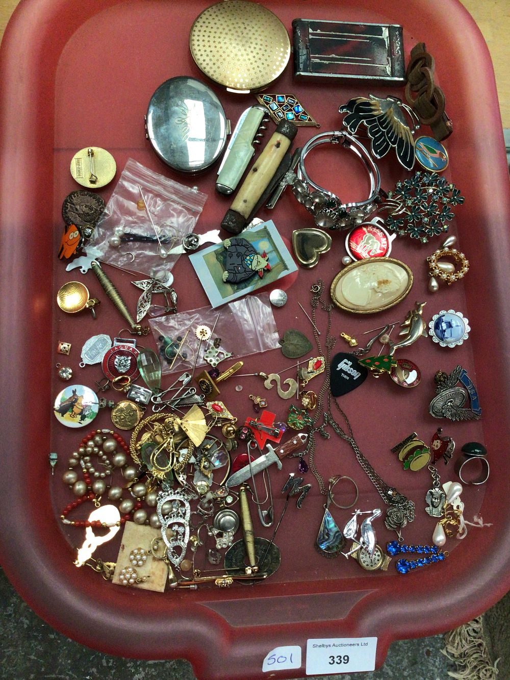 Lot 339: Trace containing costume, jewellery, compacts, et cetera