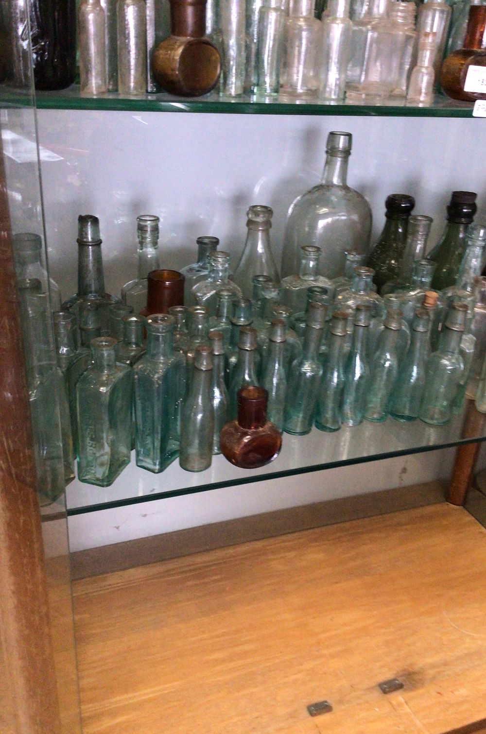 Lot 346: Assorted Vintage Victorian Apothecary Glass Bottles