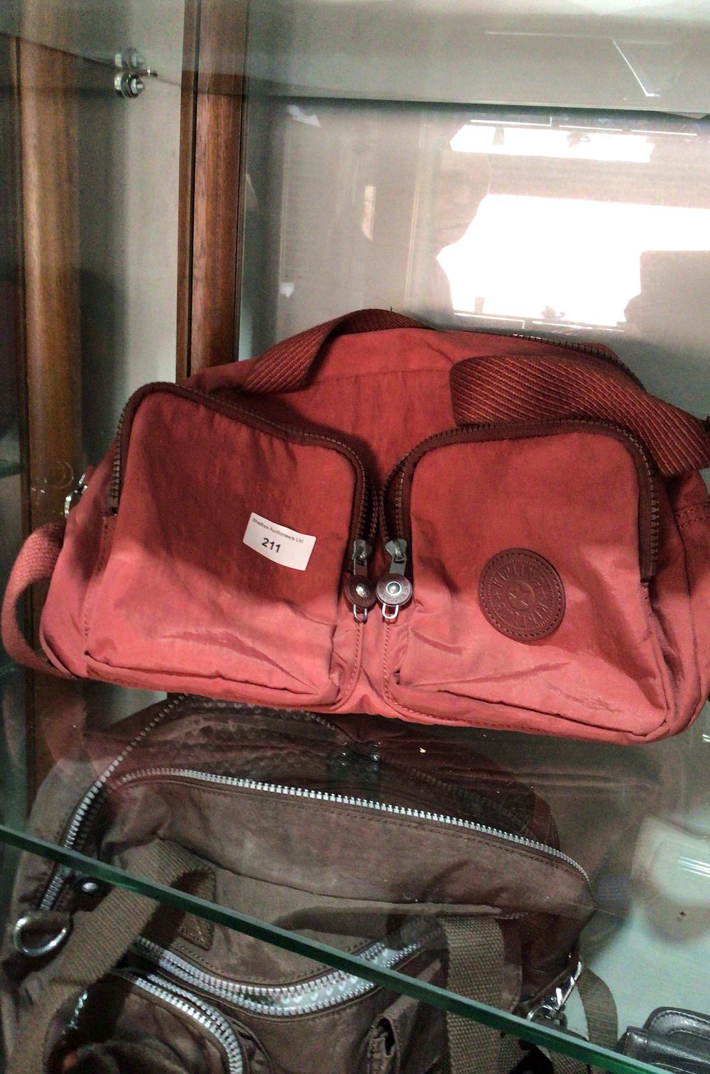 Lot 211: A Kipling Cool Defea Shoulder Bag