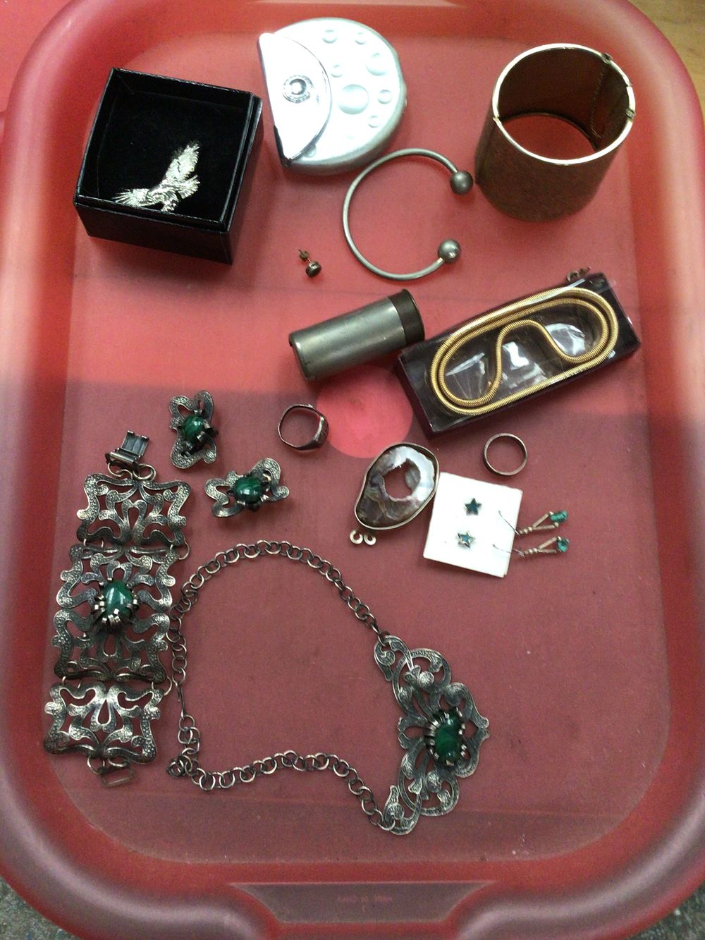 Lot 241: Tray containing vintage costume jewellery, where items Eagle brooch, coin, holder, et cetera