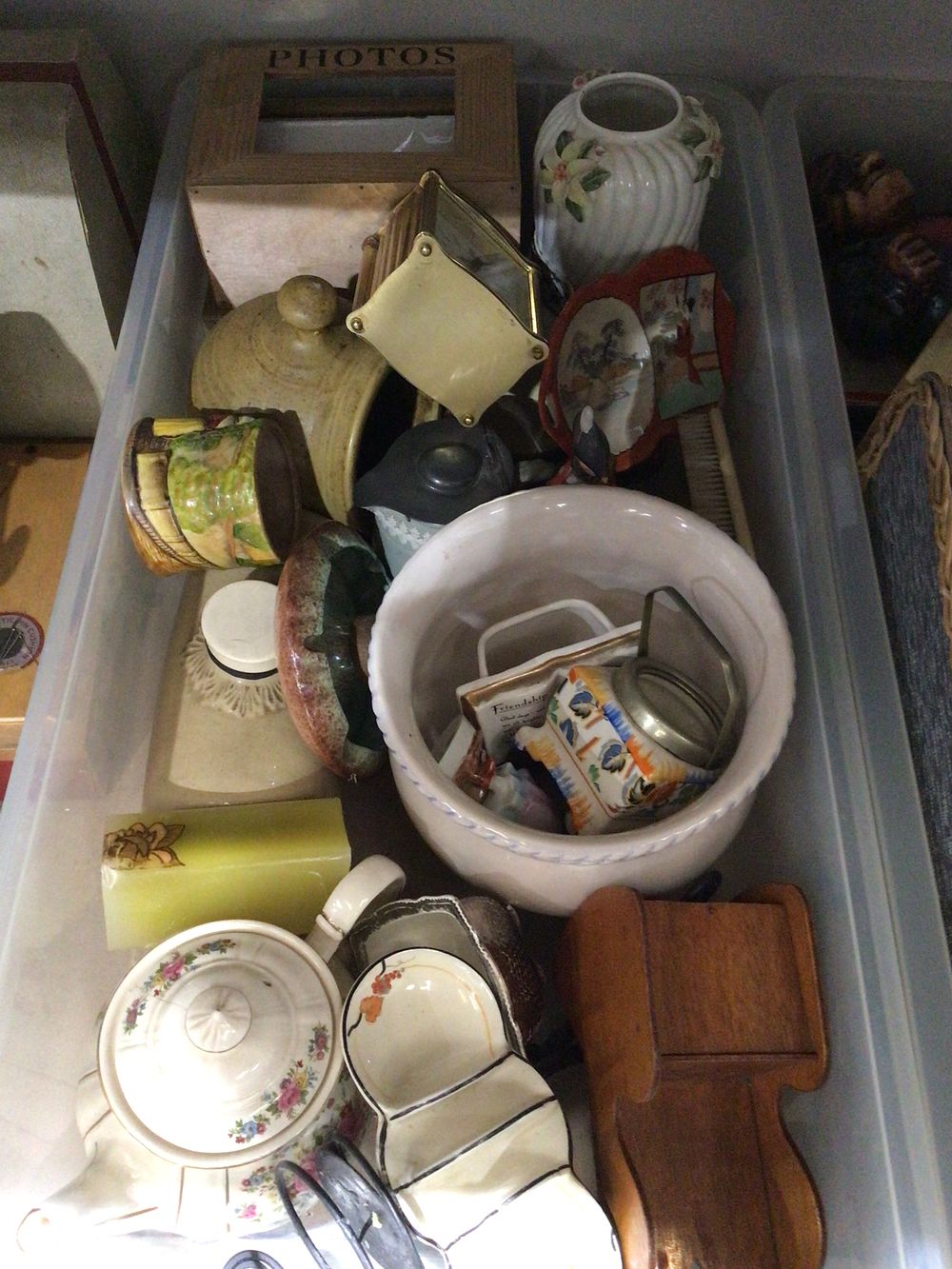 Lot 368: Box containing various pottery, ware items earthenware