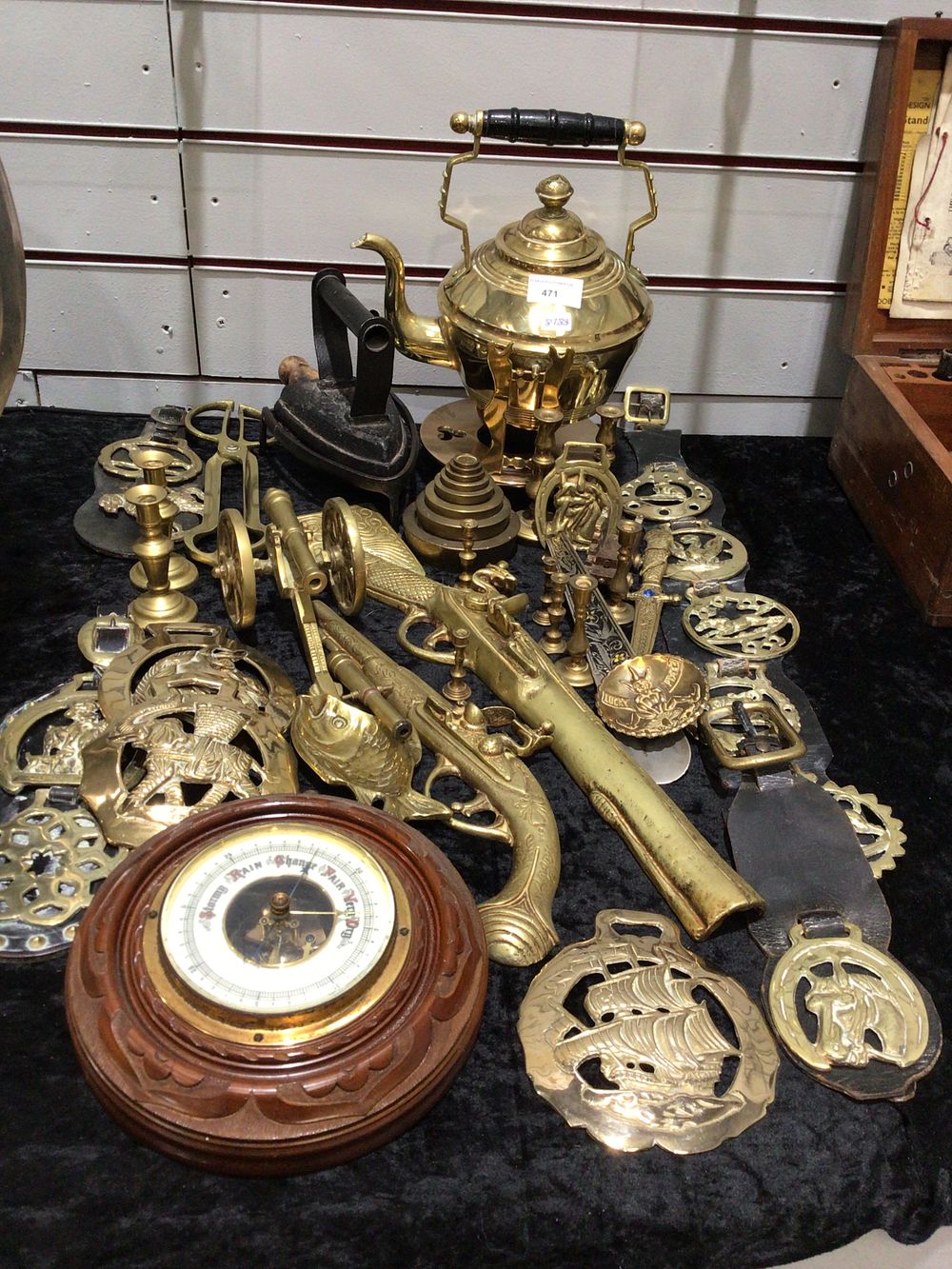 Lot 417: Large amount of various horse brasses with iron et cetera