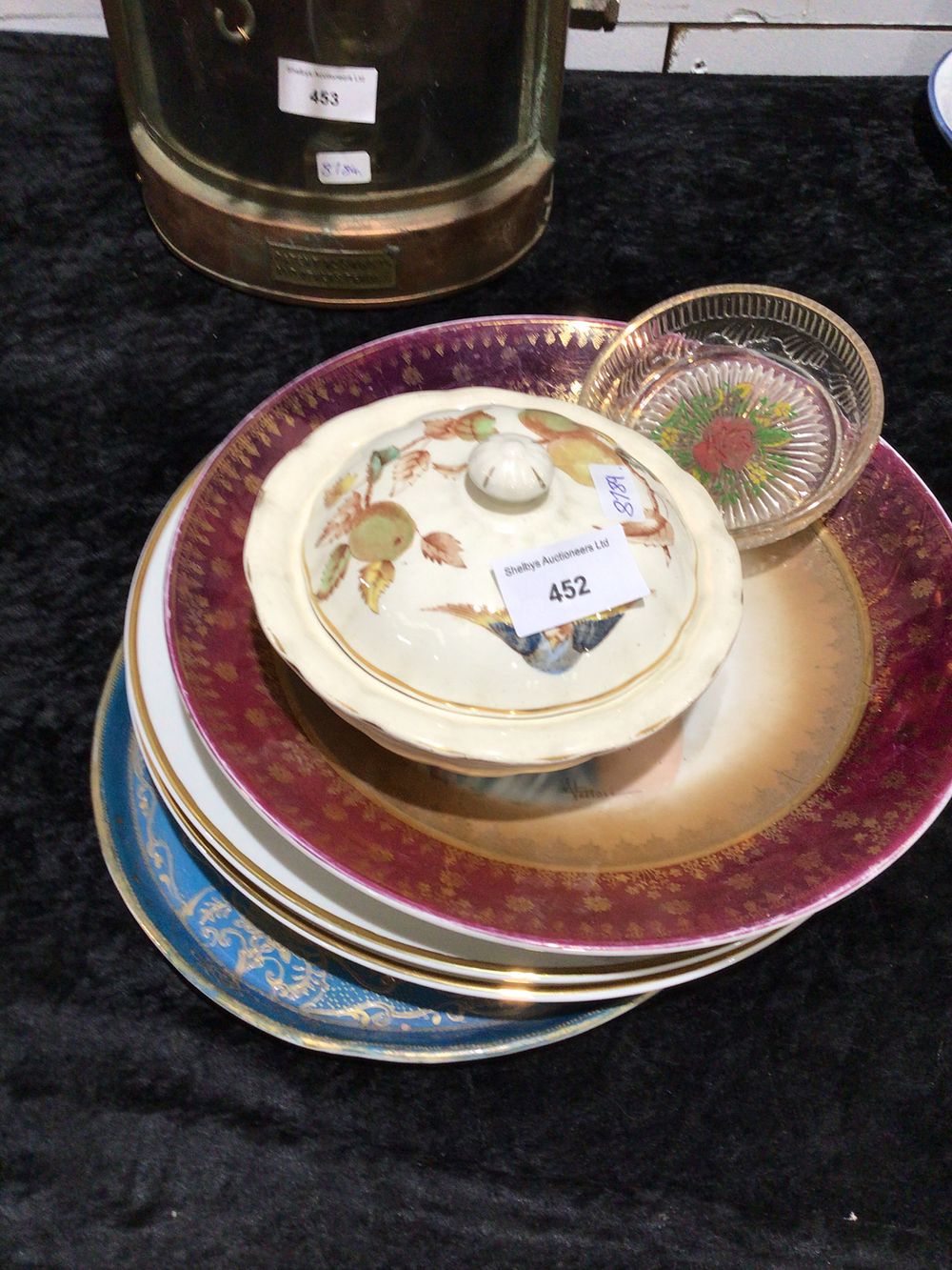 Lot 459: Selection of pottery wear plates, soapdish
