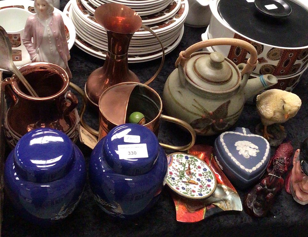 Lot 300: Selection of PotteryWare
