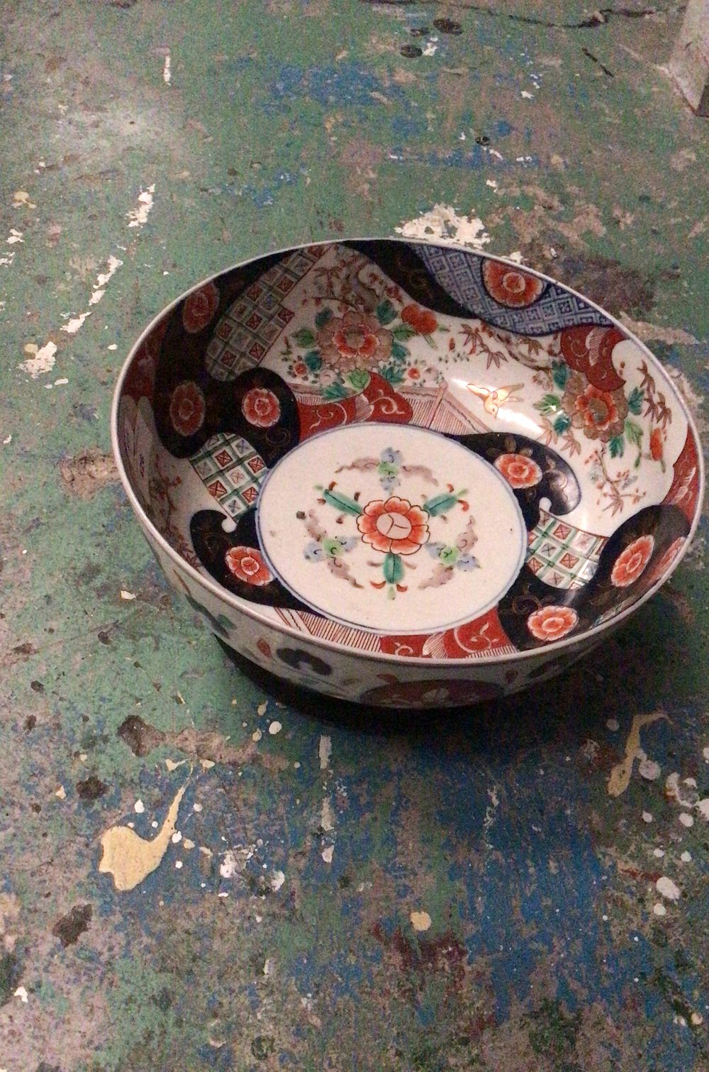Lot 376: Japanese Imari style Porcelain Decorative Bowl