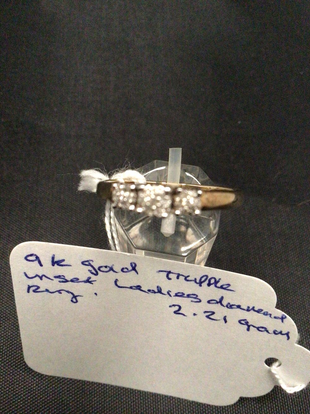 Lot 239: A 9ct Gold Ladies' Triple Inset Diamond Ring