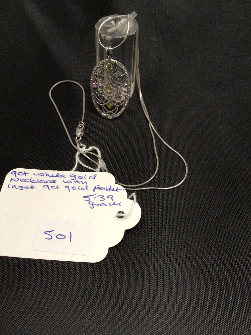 Lot 241: A 9ct White Gold Necklace with Inset 9ct Gold Pendant