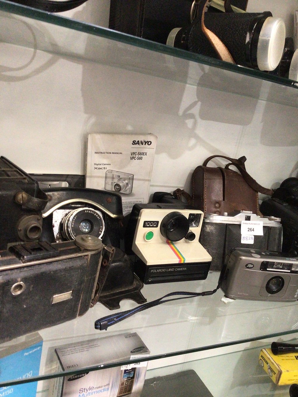 Lot 264: A selection of various vintage cameras etc