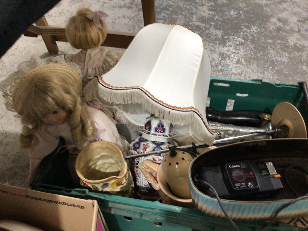 Lot 331: A Canon VPC-1 Video Player Camera and Ceramic Bowl with table lamp etc