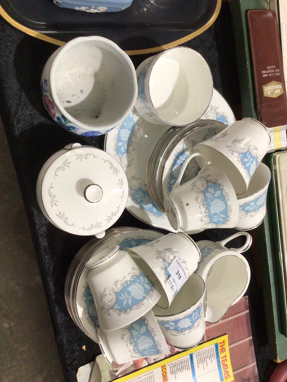 Lot 318: Aynsley Moonlight Rose Dinnerware Set
