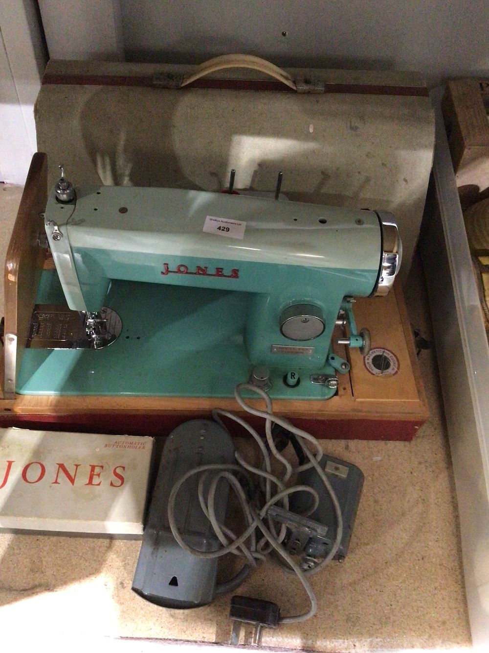 Lot 324: Vintage Jones, model, 263 sewing machine