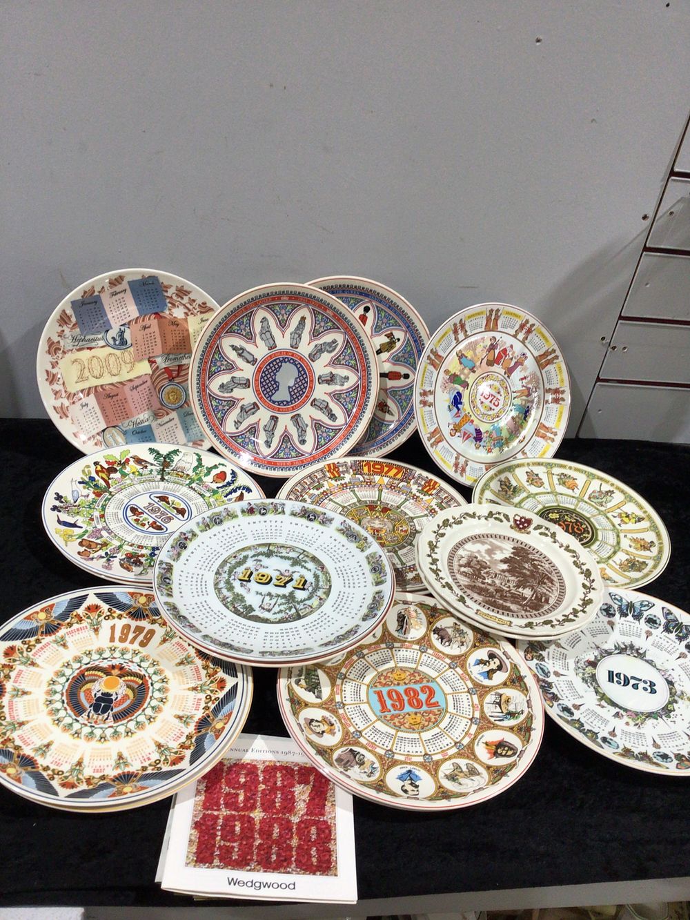 Lot 159: A Collection of Wedgwood Annual Calendar Plates, 1971-2009