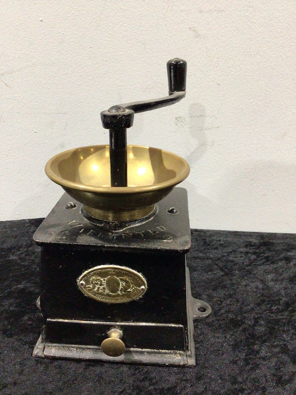 Lot 168: An Antique Chas. P. Kellogg & Co. No. 1 Cast Iron and Brass Coffee Mill