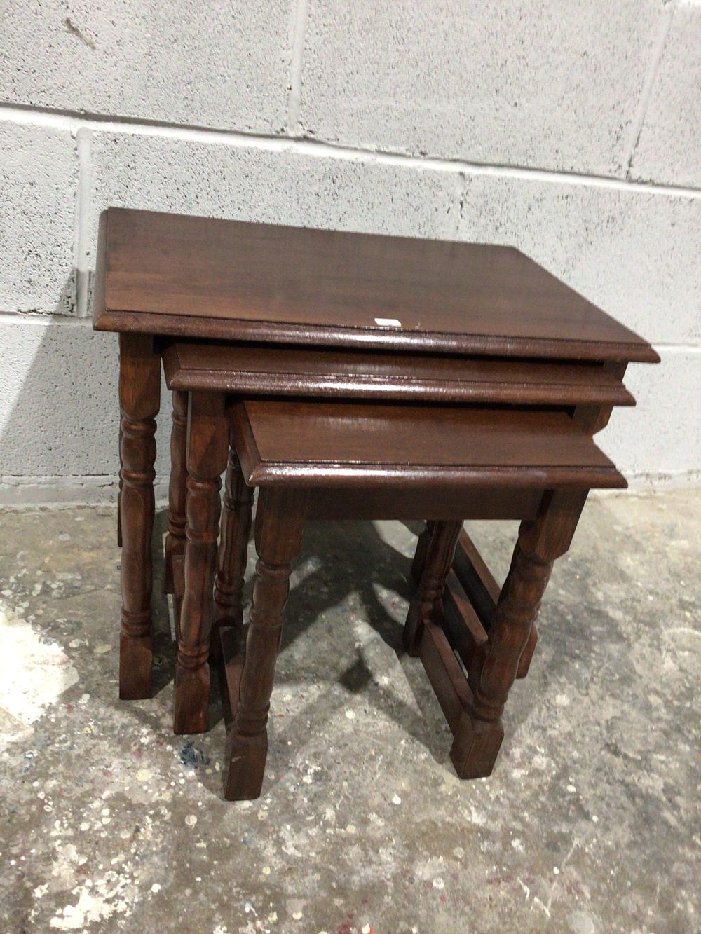 Lot 190: A Set of Three English Mahogany Nesting Tables,modern