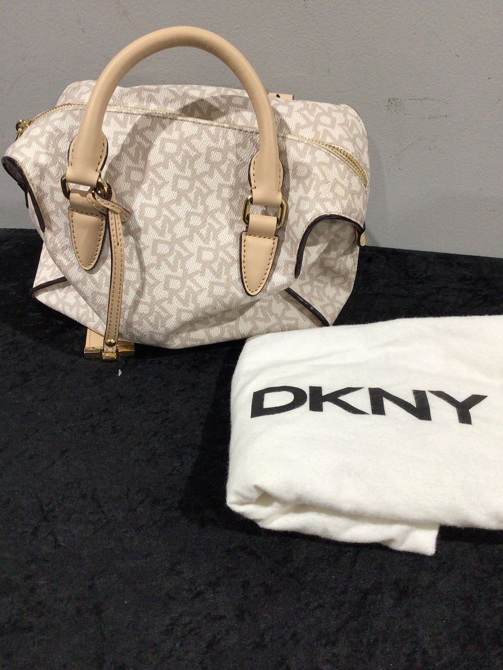 Lot 236: A DKNY Monogram Coated tote style Handbag, Model R1614304