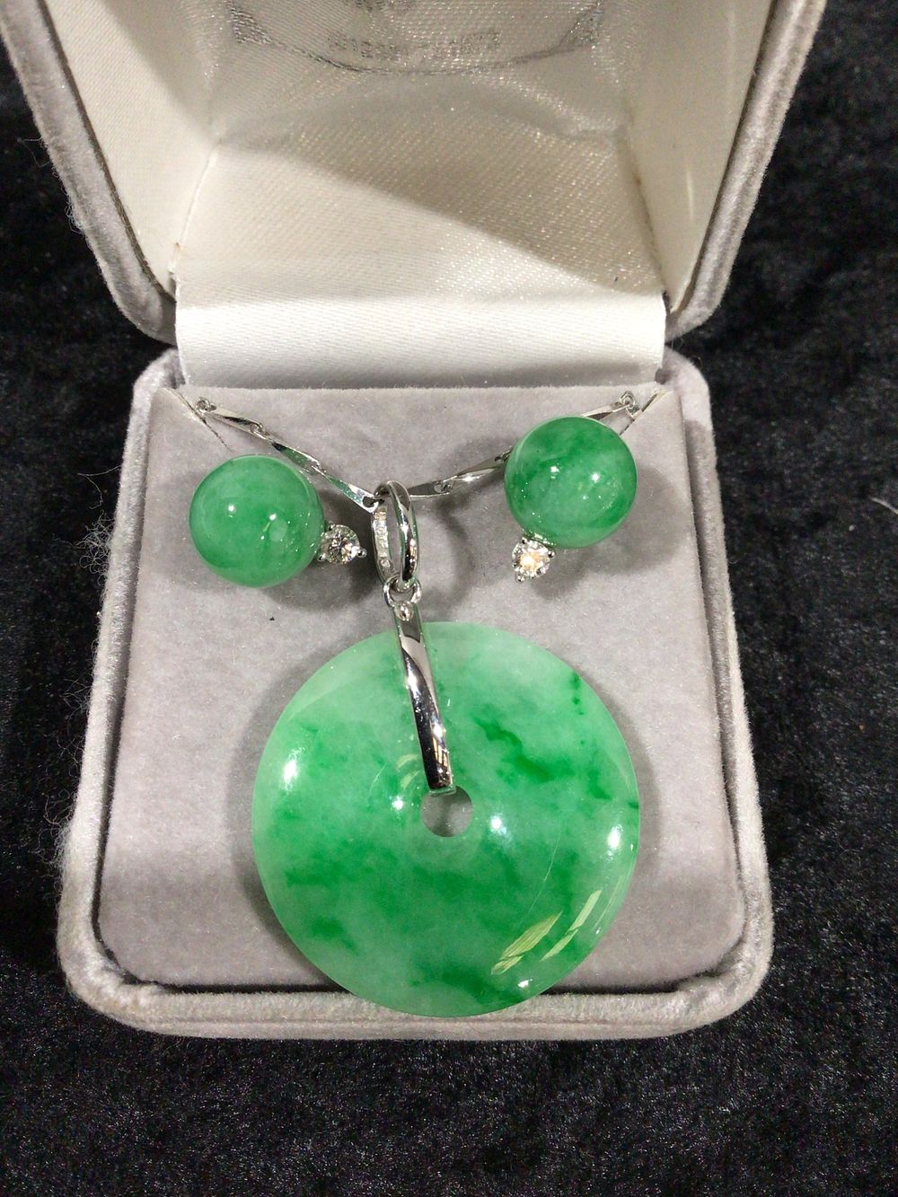 Lot 250: A CTF 18ct White Gold, Jadeite Jade and Diamond Necklace and Earring Set