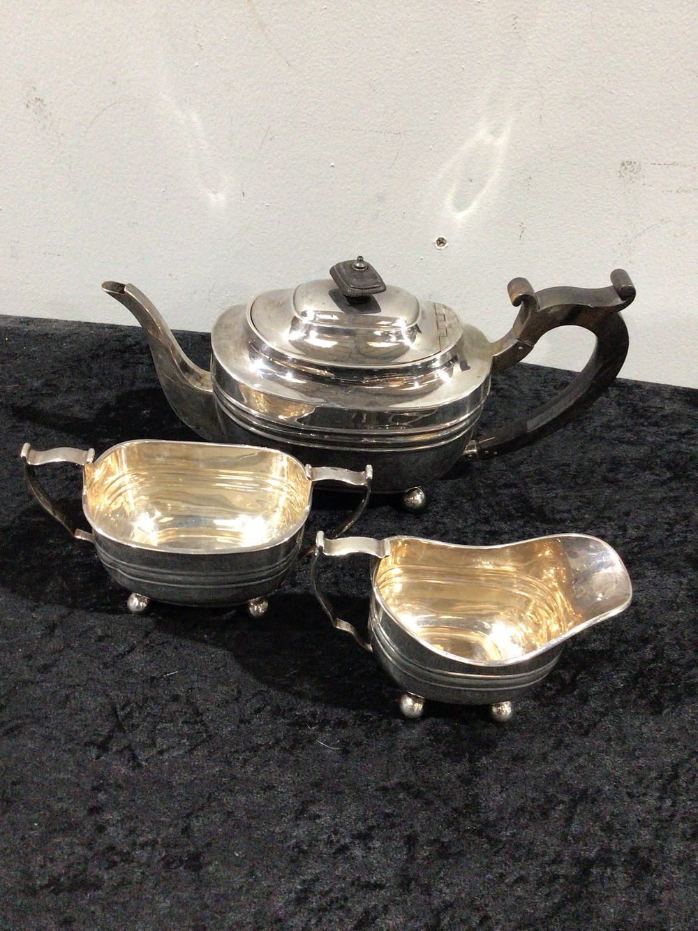Lot 269: A Three-Piece Silver Tea Service, London, Early 20th Century