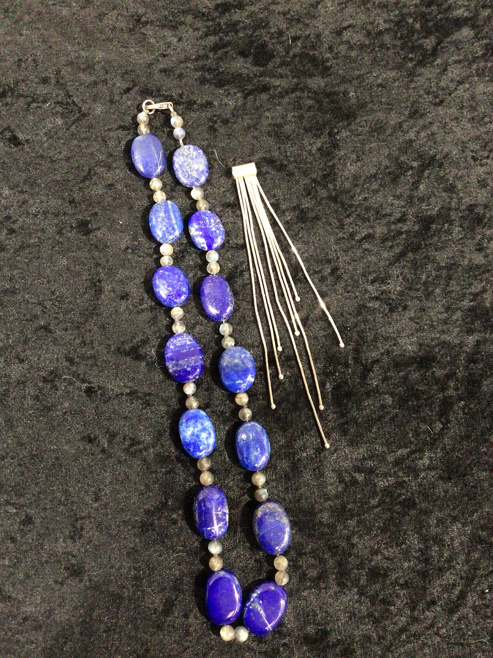 Lot 272: A Lapis Lazuli and Labradorite Necklace with Silver Clasp and a Silver Pendant