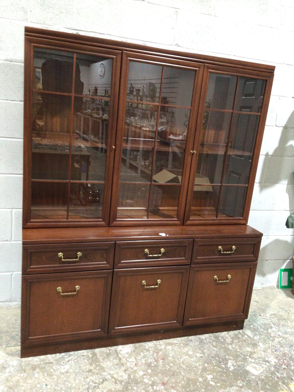 Lot 281: G Plan Mid-Century Modern Display Cabinet