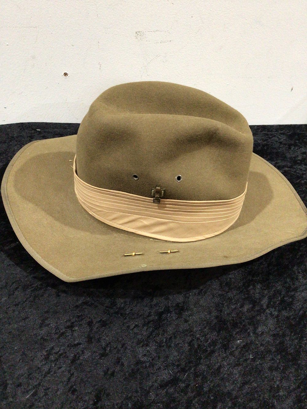 Lot 298: Akubra Australian Felt Slouch Hat with Rising Sun Badge, Dated 1967