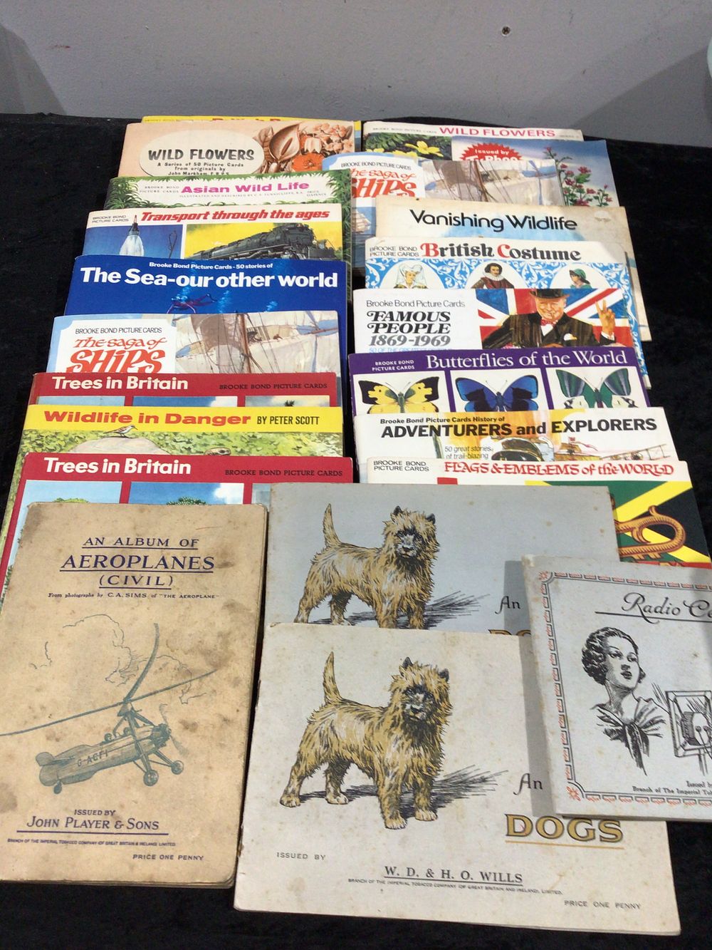 Lot 320: A Collection of Vintage Picture cigarette  Card Albums and Booklets