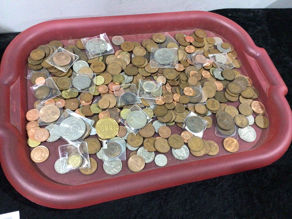 Lot 329: A Collection of Mixed Foreign and British Circulating Coins