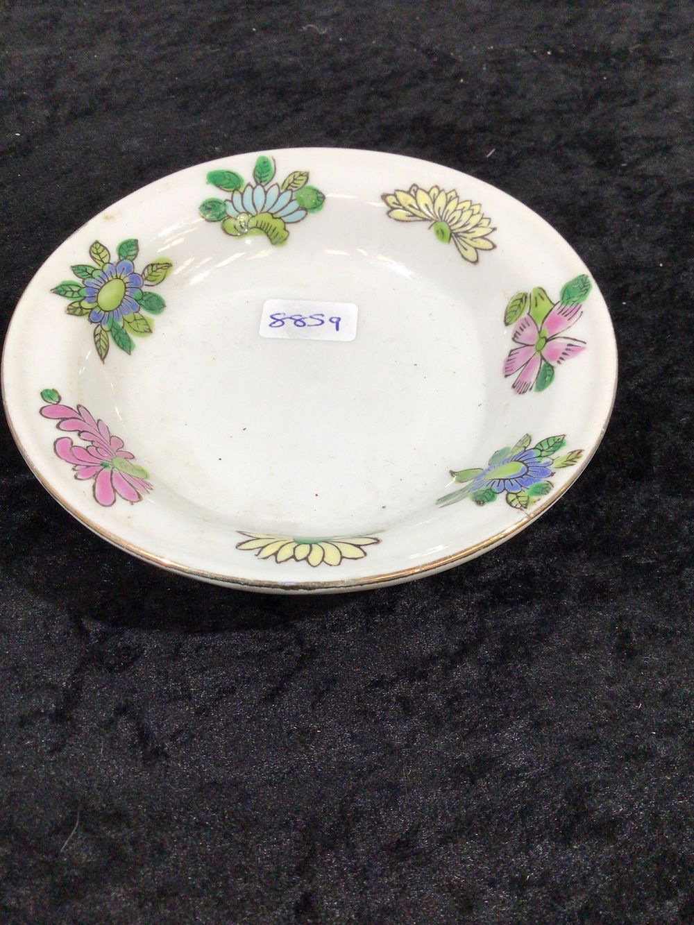 Lot 261: A Chinese Porcelain Floral Trinket Dish, Bearing a Qianlong Mark