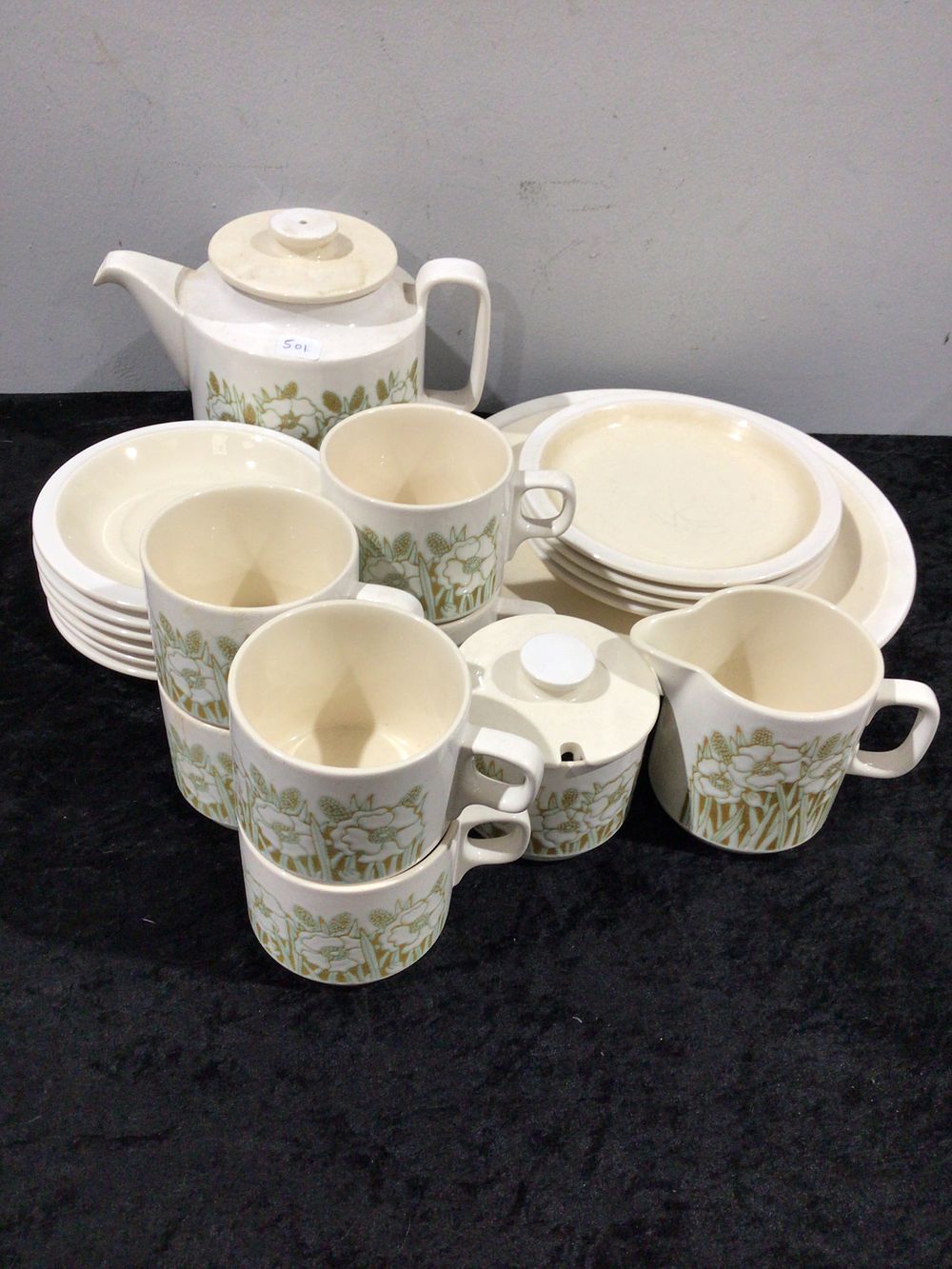 Lot 279: A Hornsea 'Fleur' Partial Ceramic Dinnerware and Tea Set
