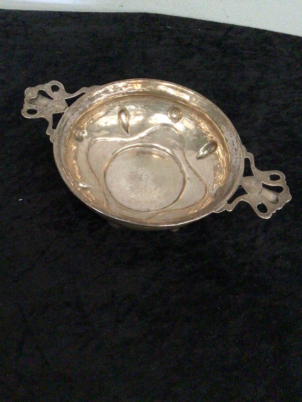 Lot 181: A Sterling Silver Art Nouveau Two-Handled Dish, J.D., Birmingham, 1911