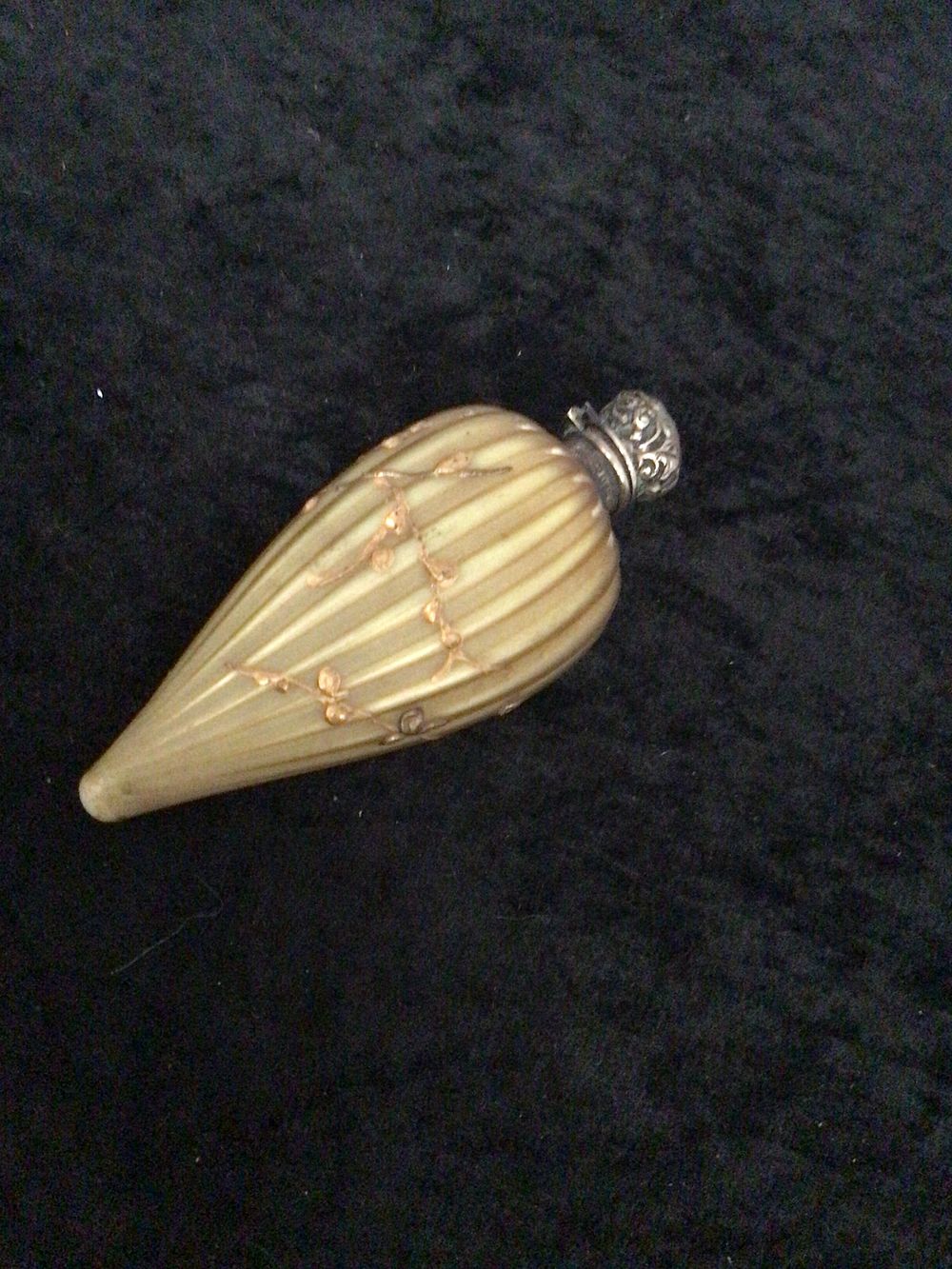 Lot 200: Antique Sterling Silver Topped Teardrop Crystal Perfume Bottle