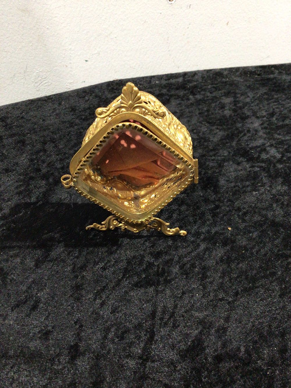 Lot 229: A Late 19th/Early 20th Century French Rococo Revival pocket watch holder
