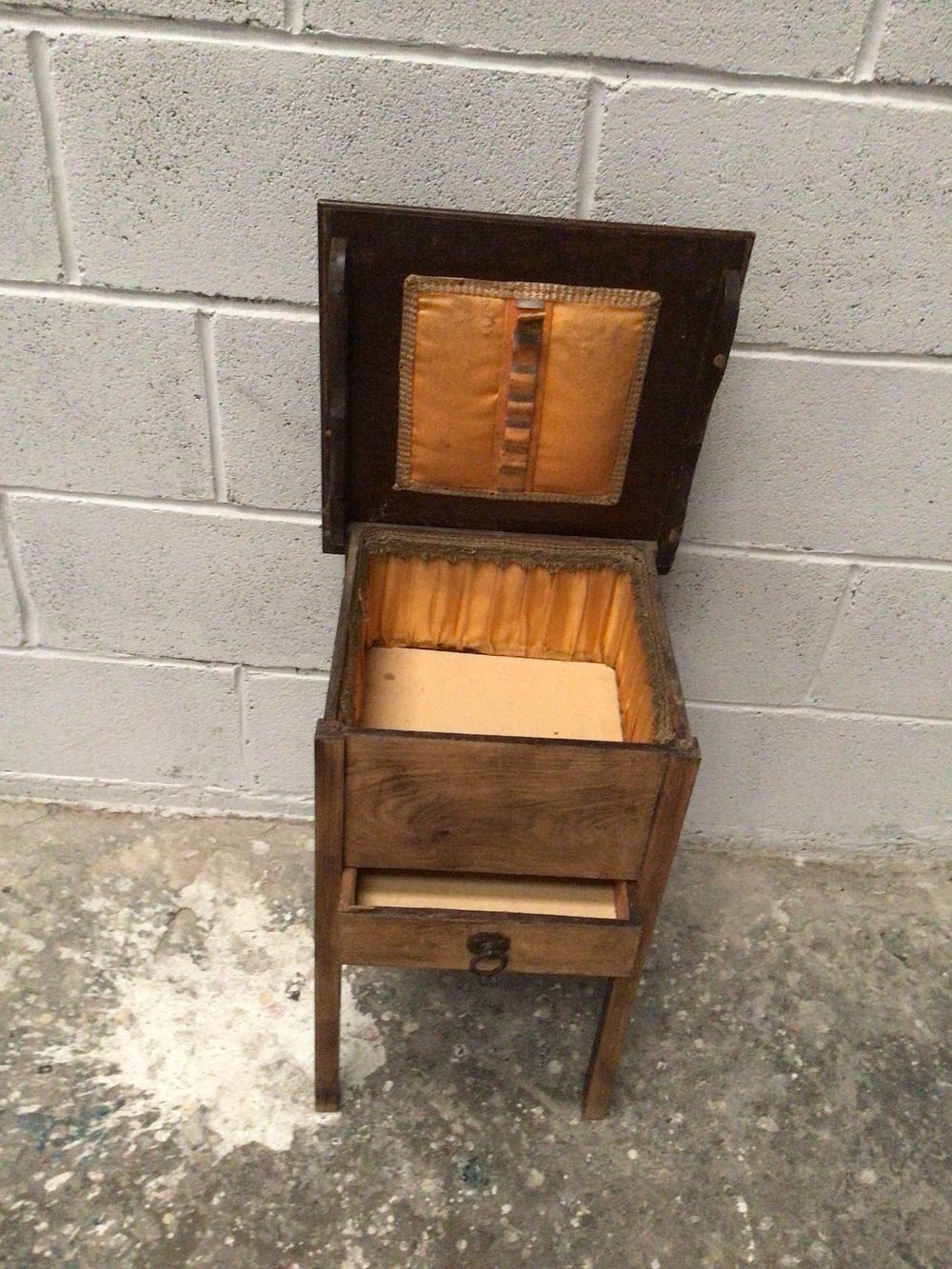 Lot 240: A 19th Century Oak Sewing Box Side Table
