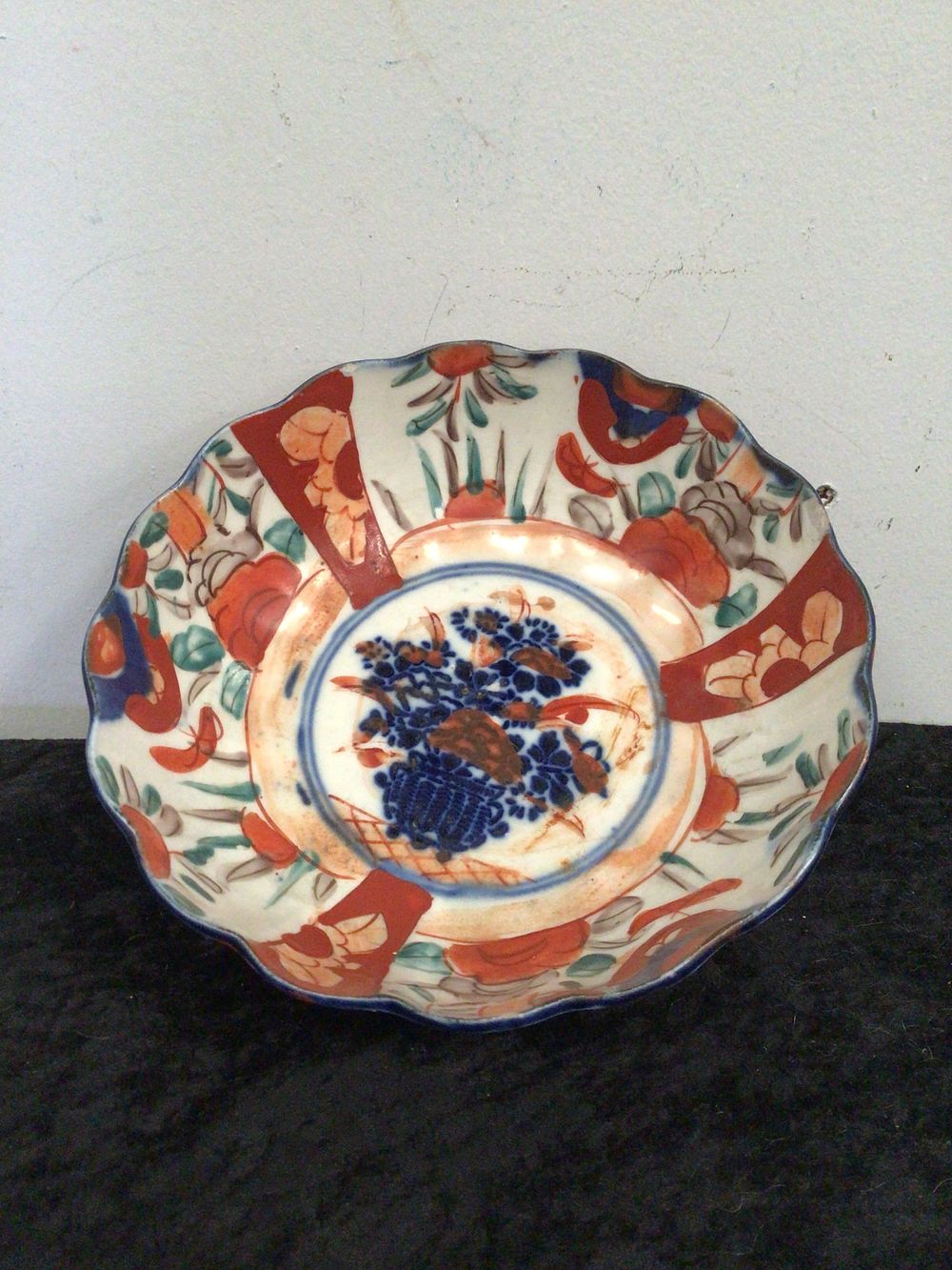Lot 289: Antique Japanese Imari Scalloped Rim Bowl