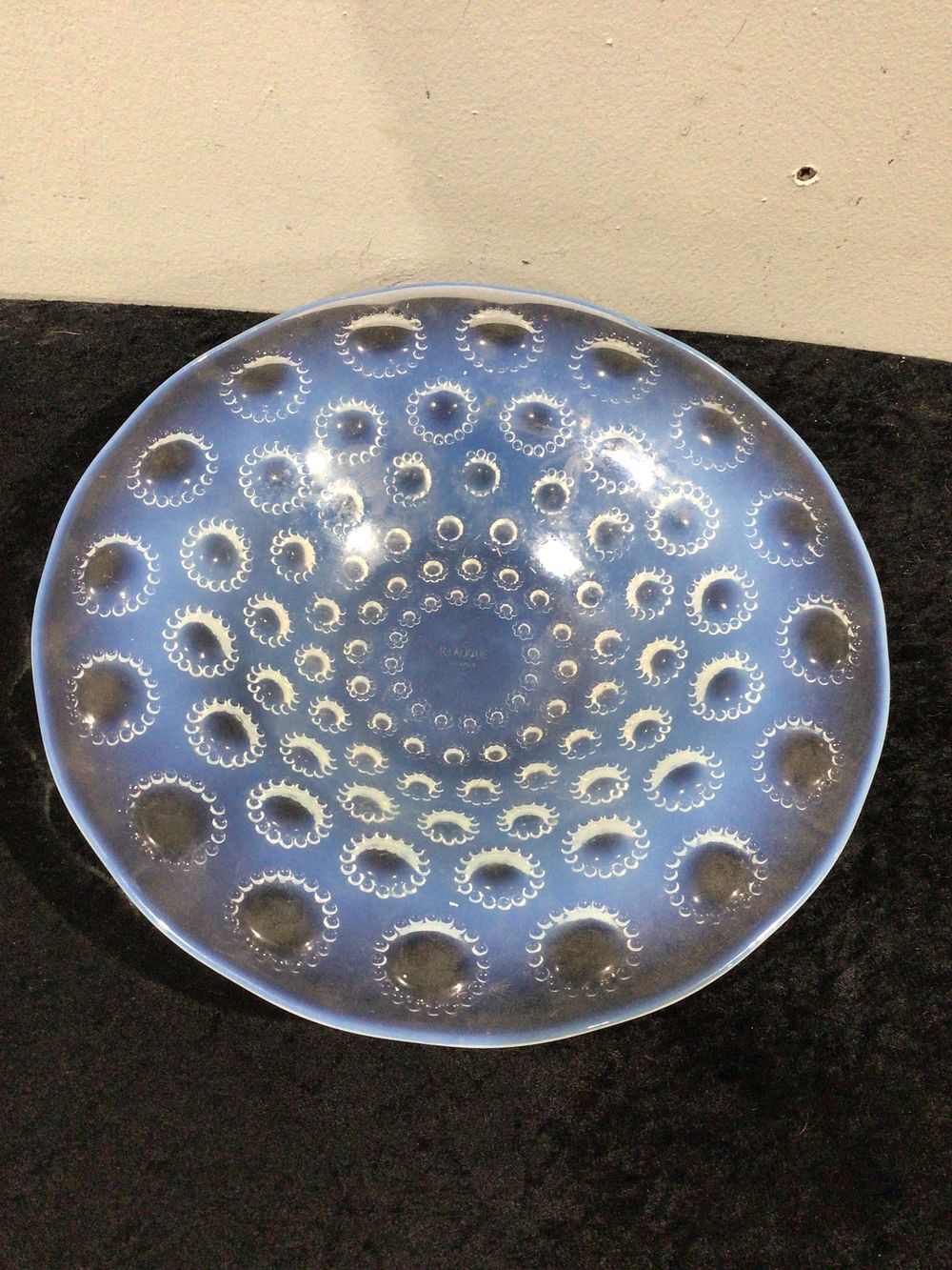 Lot 327: R. Lalique Asters Opalescent Coupe Ouverte Bowl