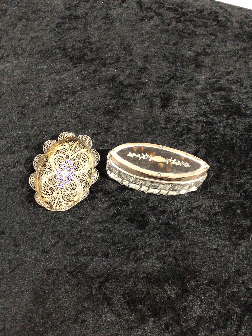 Lot 378: A Pair of Vintage Trinket Boxes, comprising a Silver and Gold Tone Mesh Filigree Box with Floral Motif and a Faceted Glass Box with Hallmarked Silver and Inlaid Lid