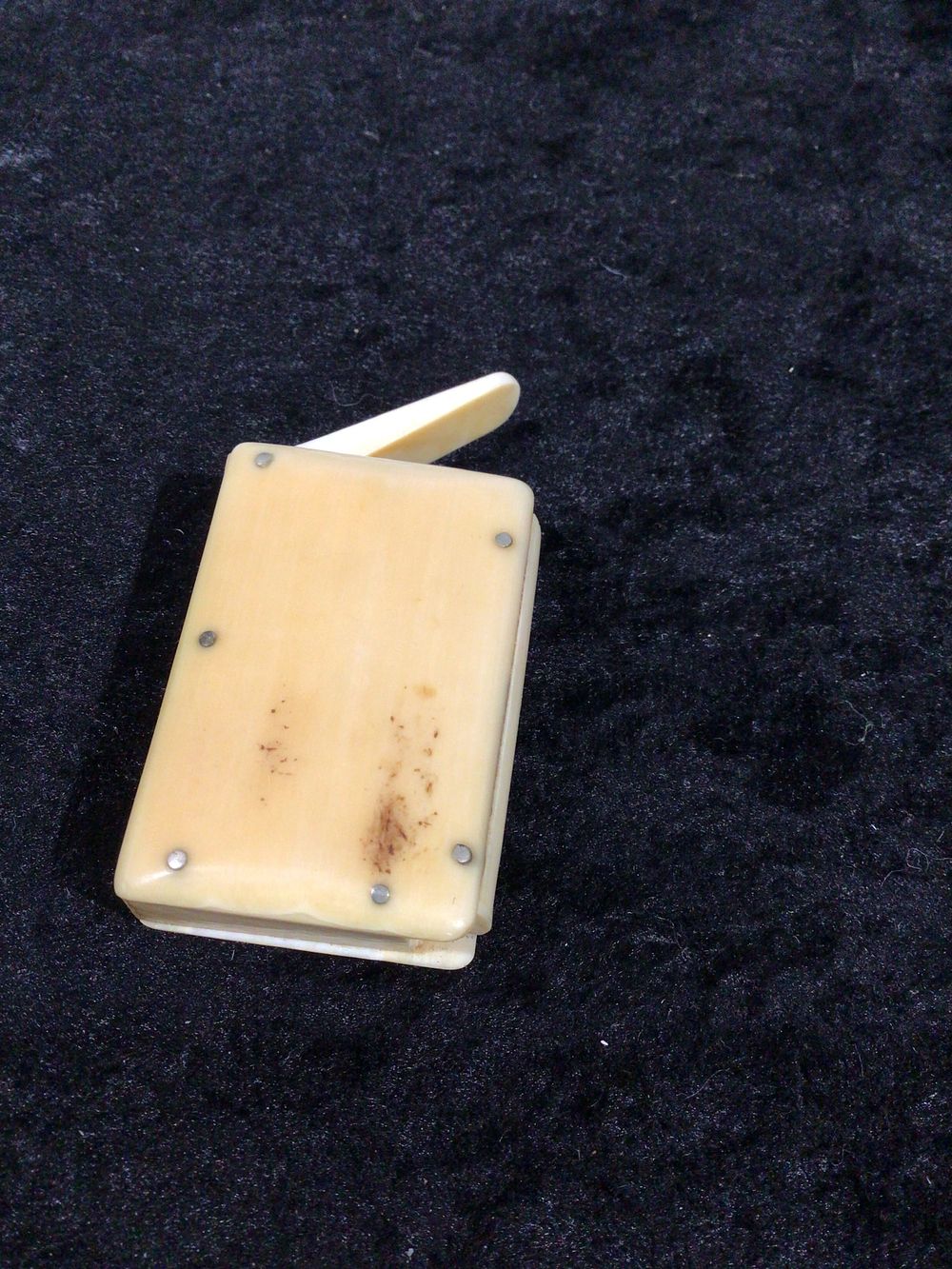 Lot 381: A 19th Century Bone Vesta Case