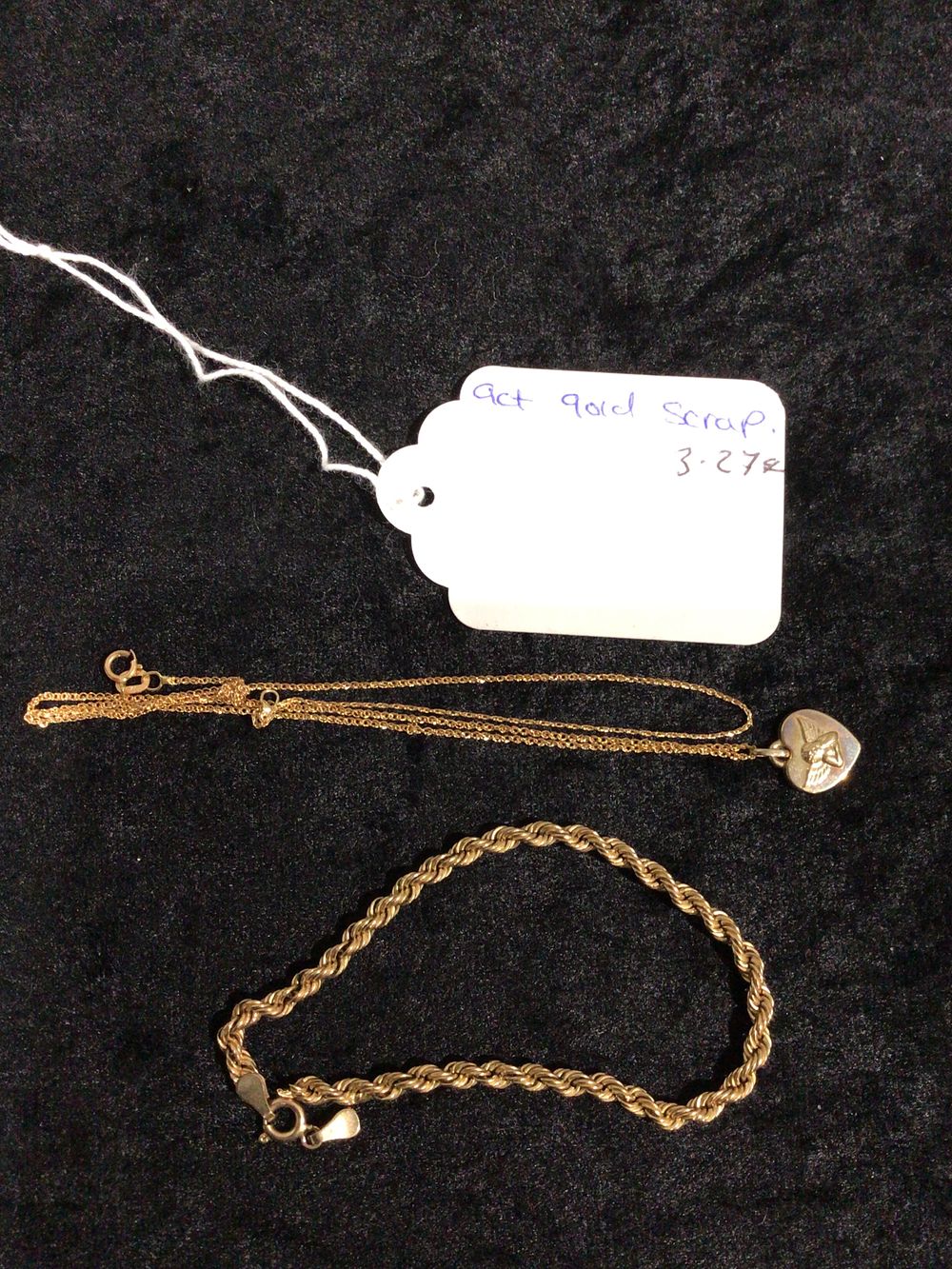 Lot 401: A Pair of Gold Scrap Jewelry Items, comprising a Necklace and a Bracelet