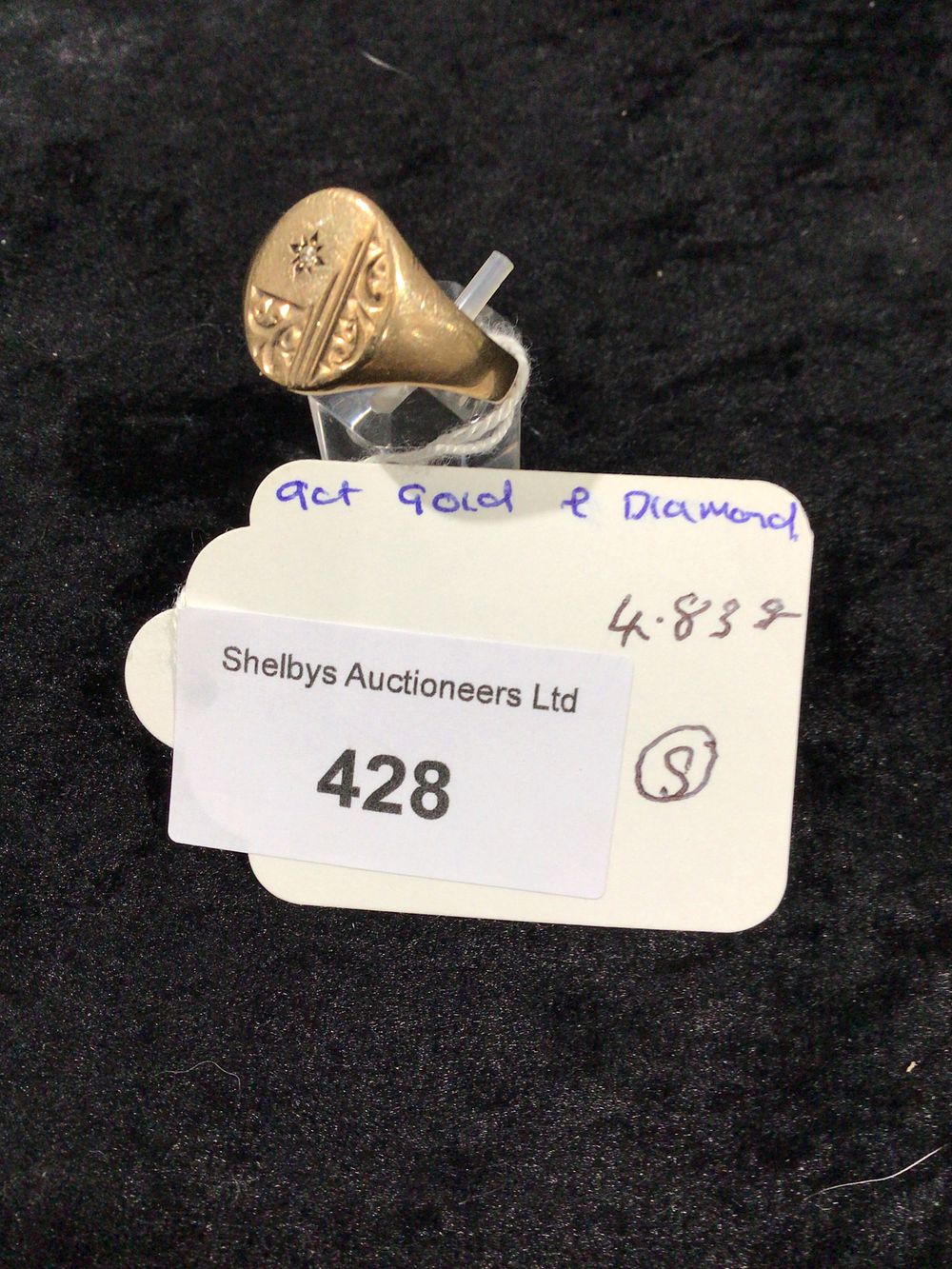 Lot 428: A 9ct Gold and Diamond Signet-Style Ring