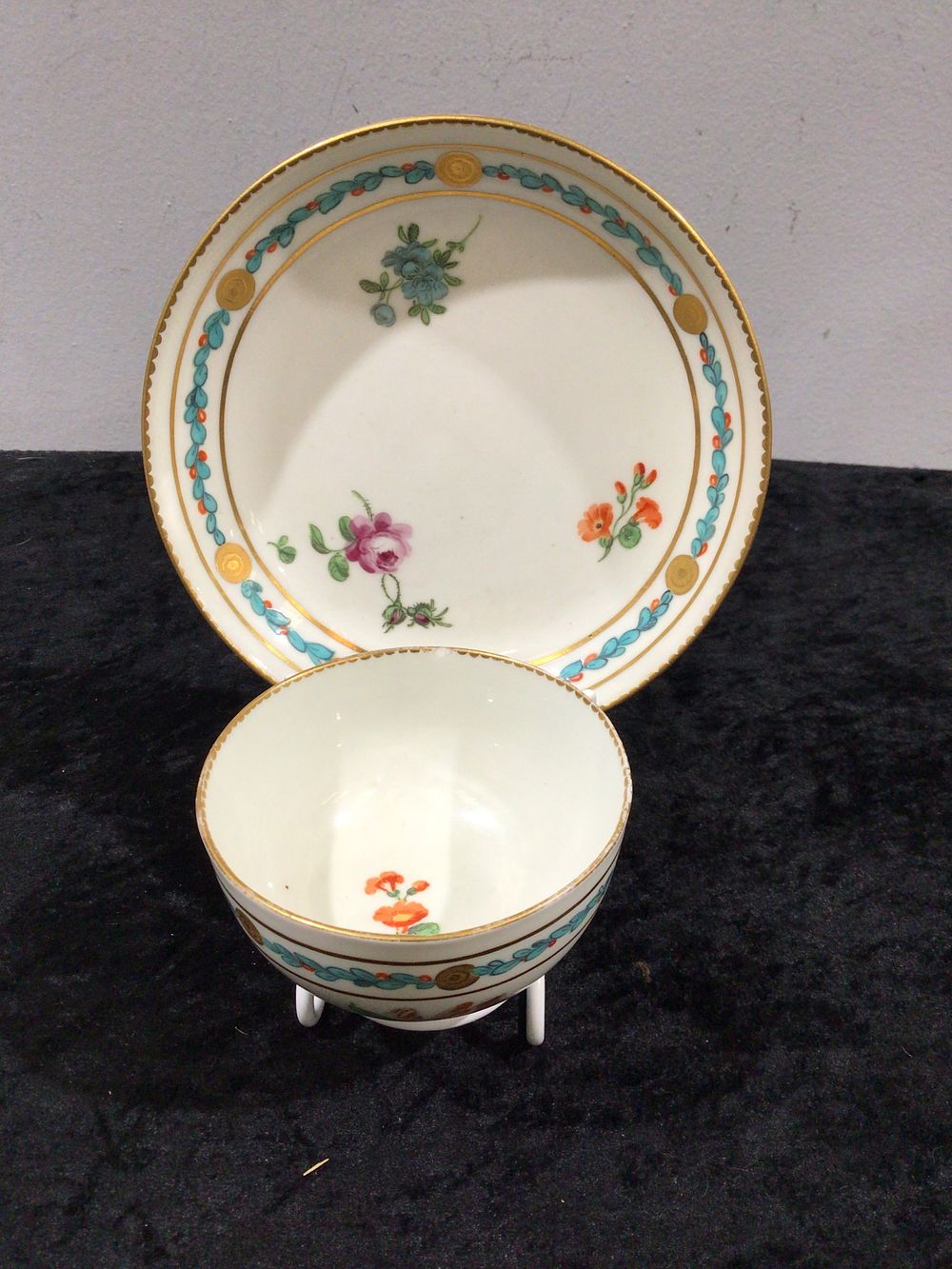 Lot 152: A Chelsea Porcelain Teacup and Saucer, circa 1752-1756